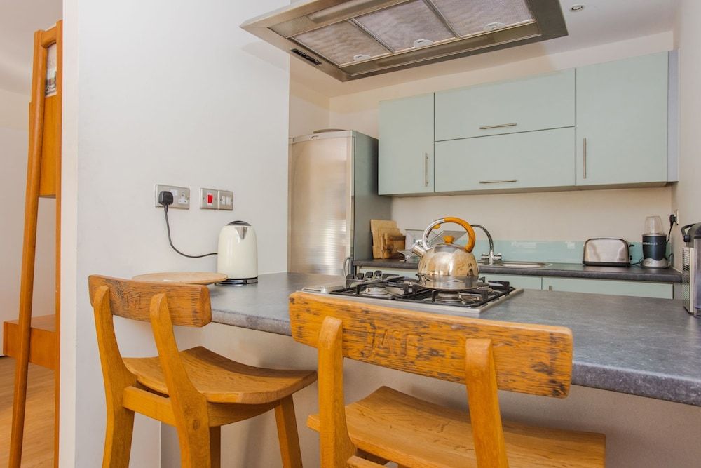 undefined 1 Bed with Balcony by Broadway Market & Columbia Road 9