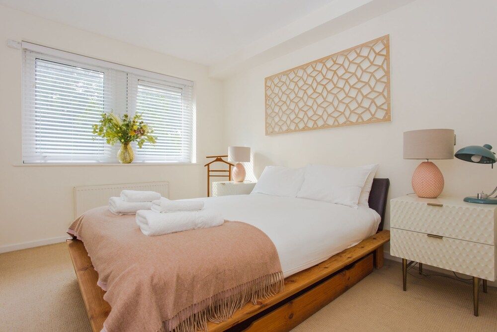 undefined 1 Bed with Balcony by Broadway Market & Columbia Road 2