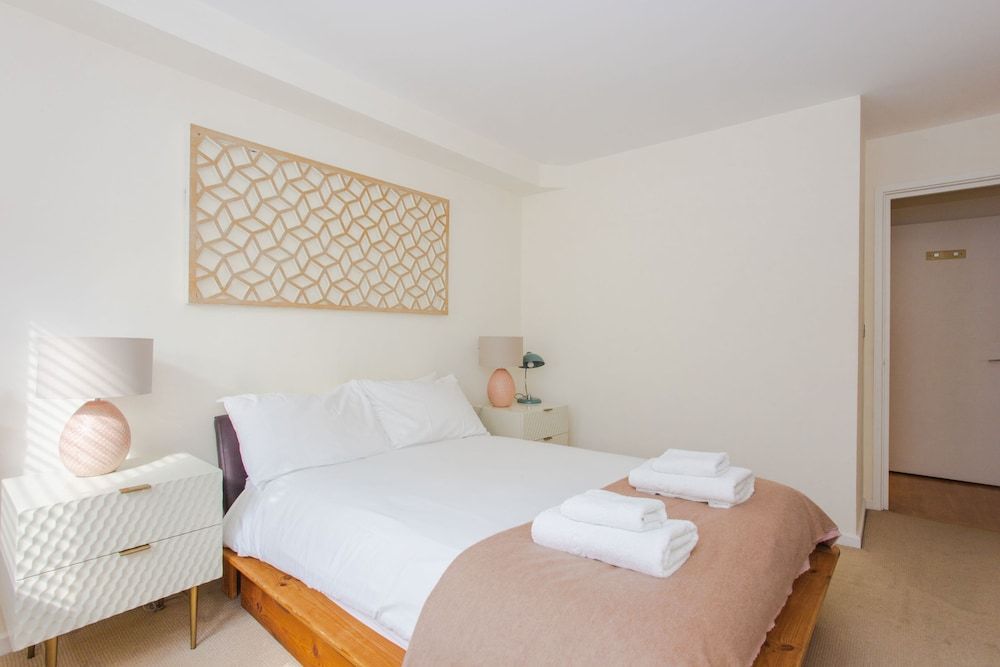 undefined 1 Bed with Balcony by Broadway Market & Columbia Road 3