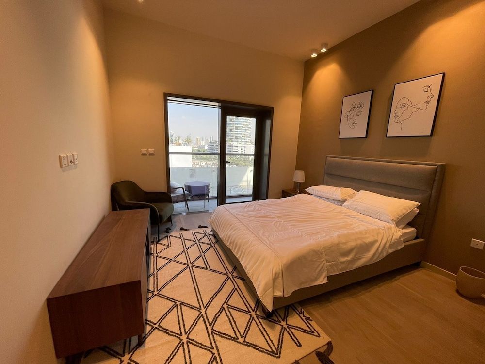 undefined Gorgeous Studio With Balcony Park View