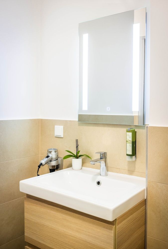 Jimmy's Apartments Dandelion Executive Studio 7