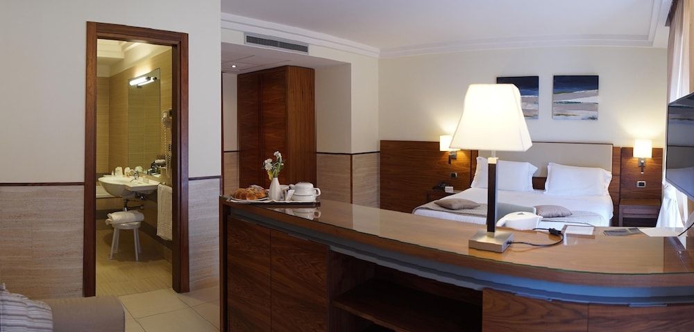 Suites & Residence Hotel Napoli Standard Room 8