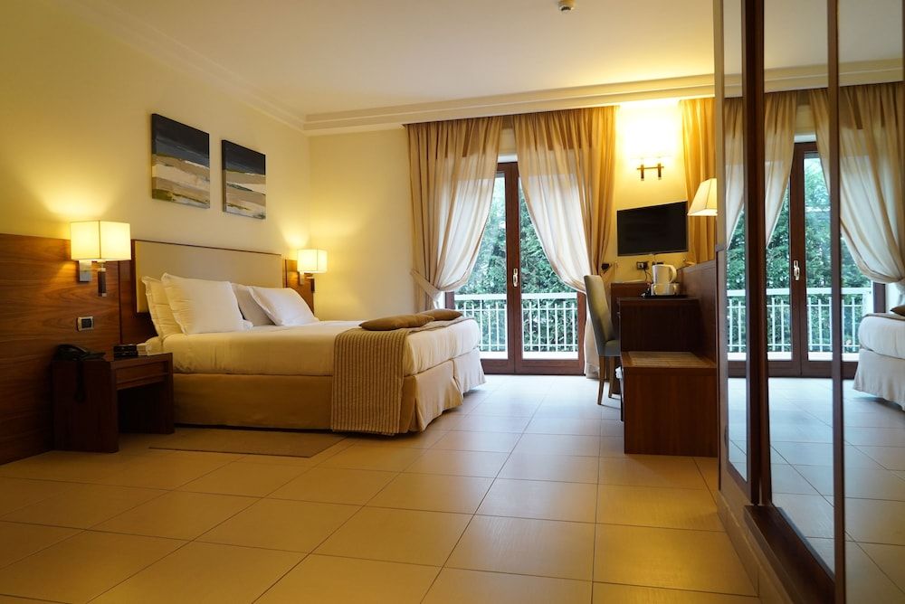 Suites & Residence Hotel Napoli Standard Room 2