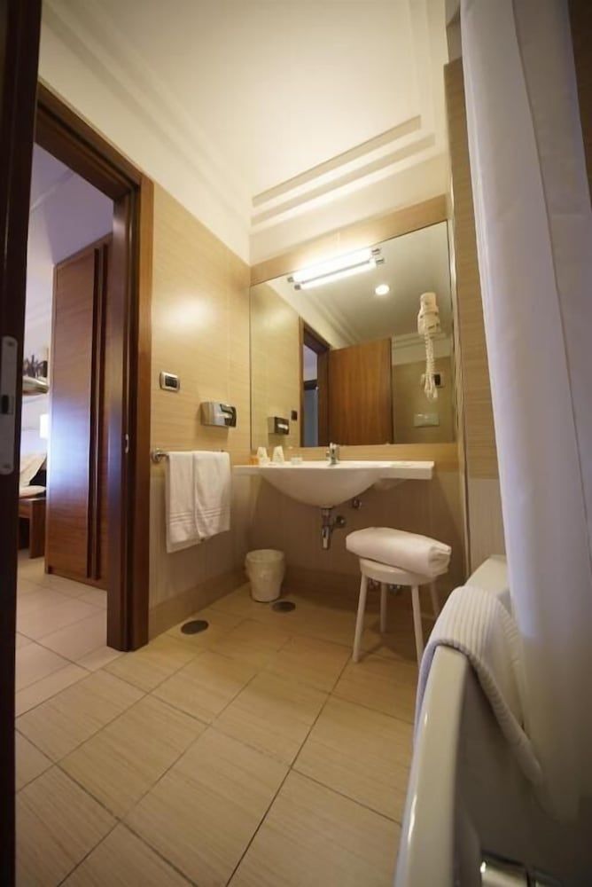 Suites & Residence Hotel Napoli Standard Room 7