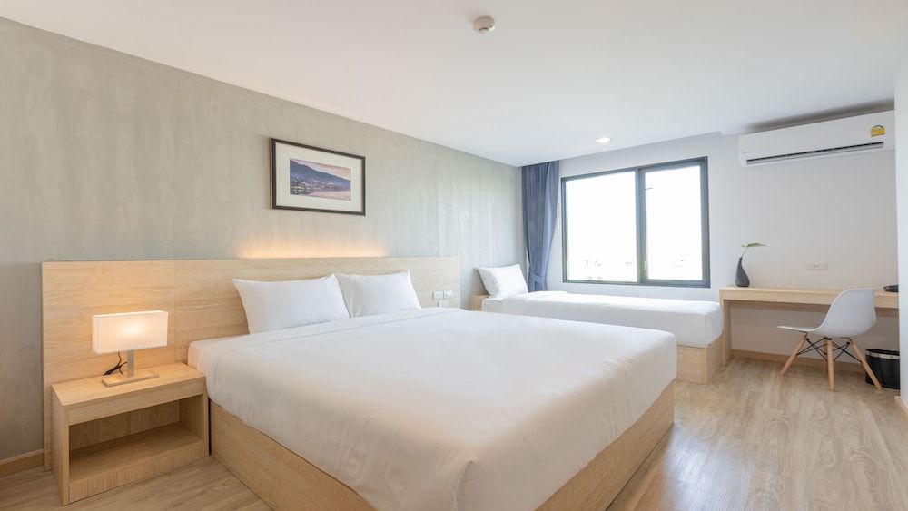 B2 Don Mueang Premier Hotel Deluxe Triple Room 4