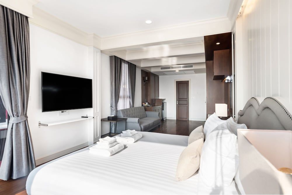 ARUN Riverside Bangkok Executive Studio Suite, River View 5