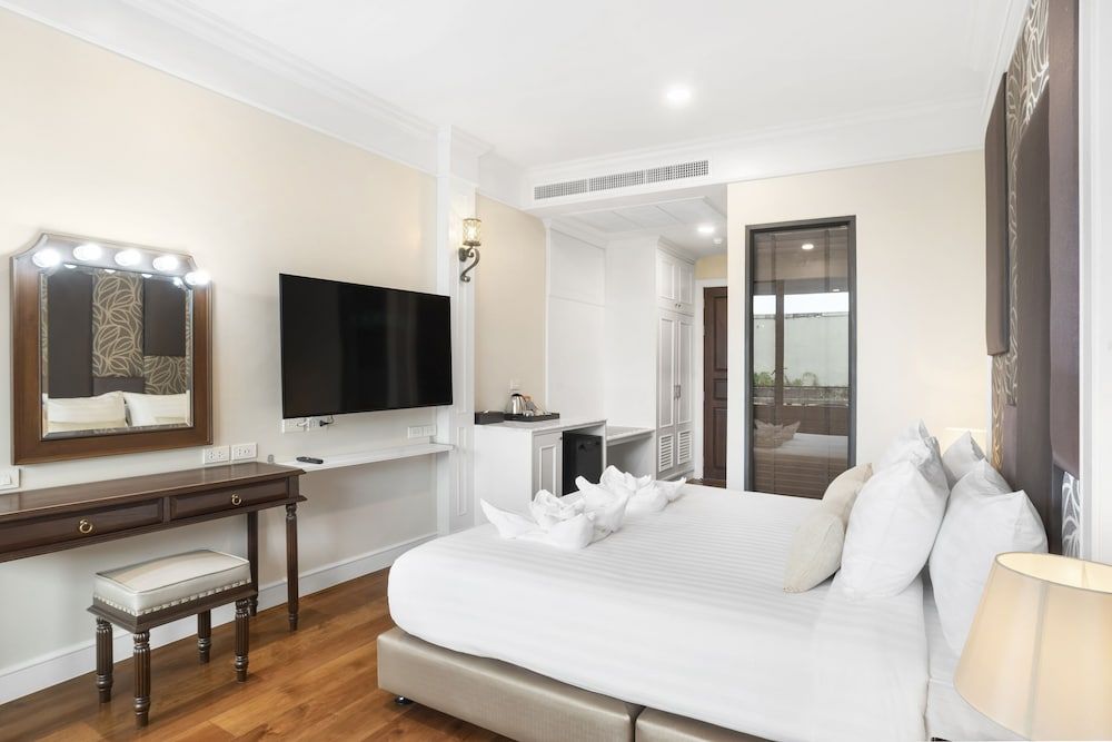 ARUN Riverside Bangkok Standard Double Room, 1 King Bed, Balcony, No View 3