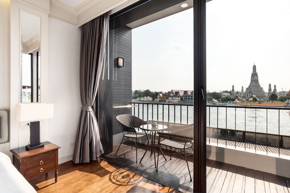 ARUN Riverside Bangkok Executive Studio Suite, River View 18