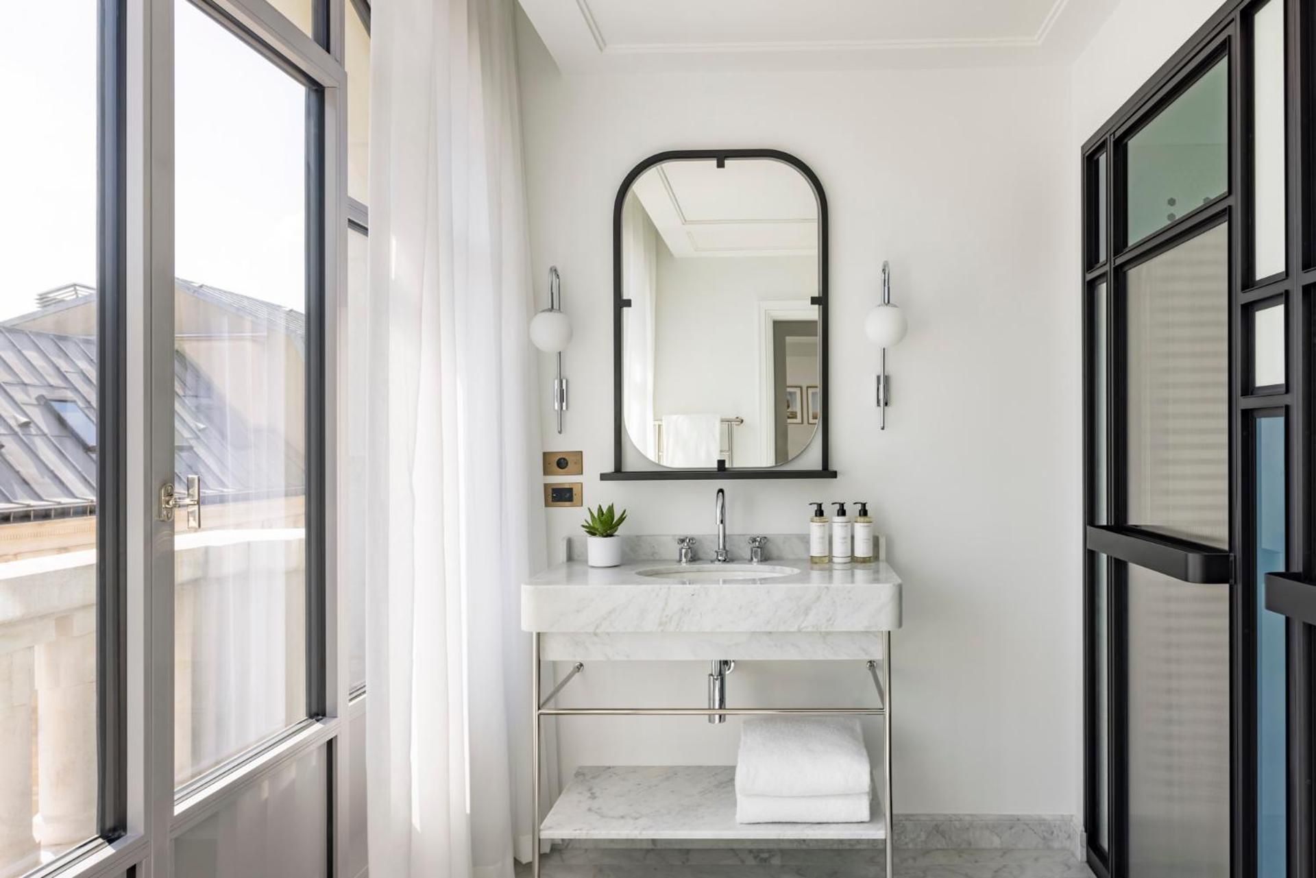 Kimpton St Honore Paris by IHG Essential Room 3