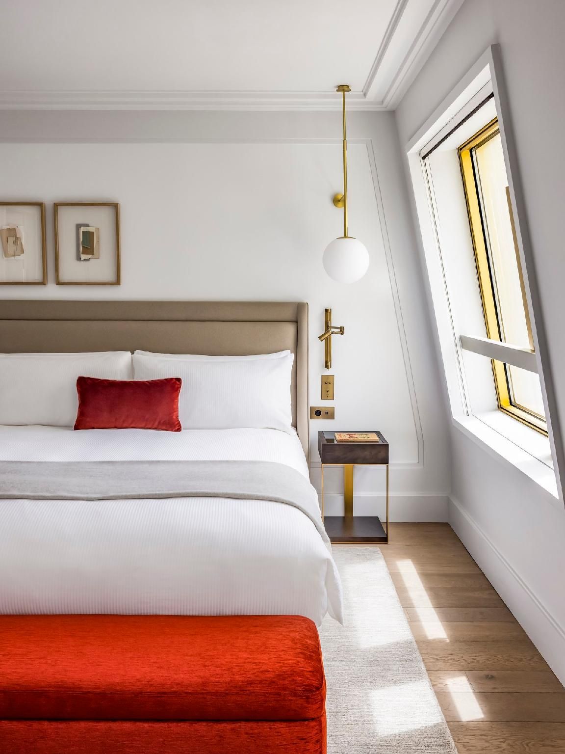 Premium Room with 1 King Bed and Opera View and Balcony 