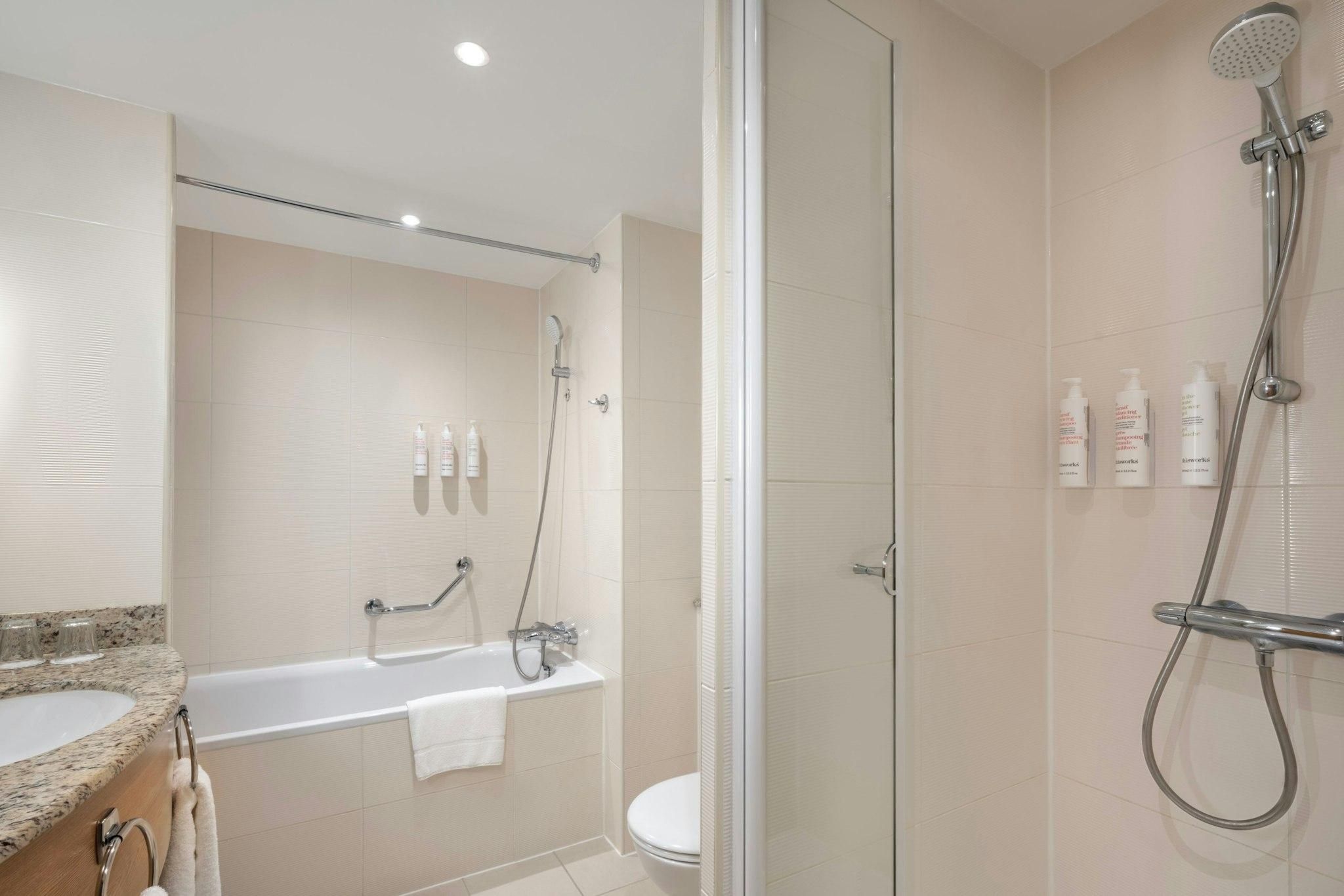 2 Bedroom Apartment, Bedroom 1: 1 King, Bedroom 2: 1 King