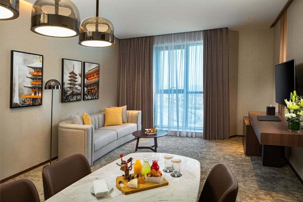 Deluxe Suite, 1 King Bed (Sky - King Bed)