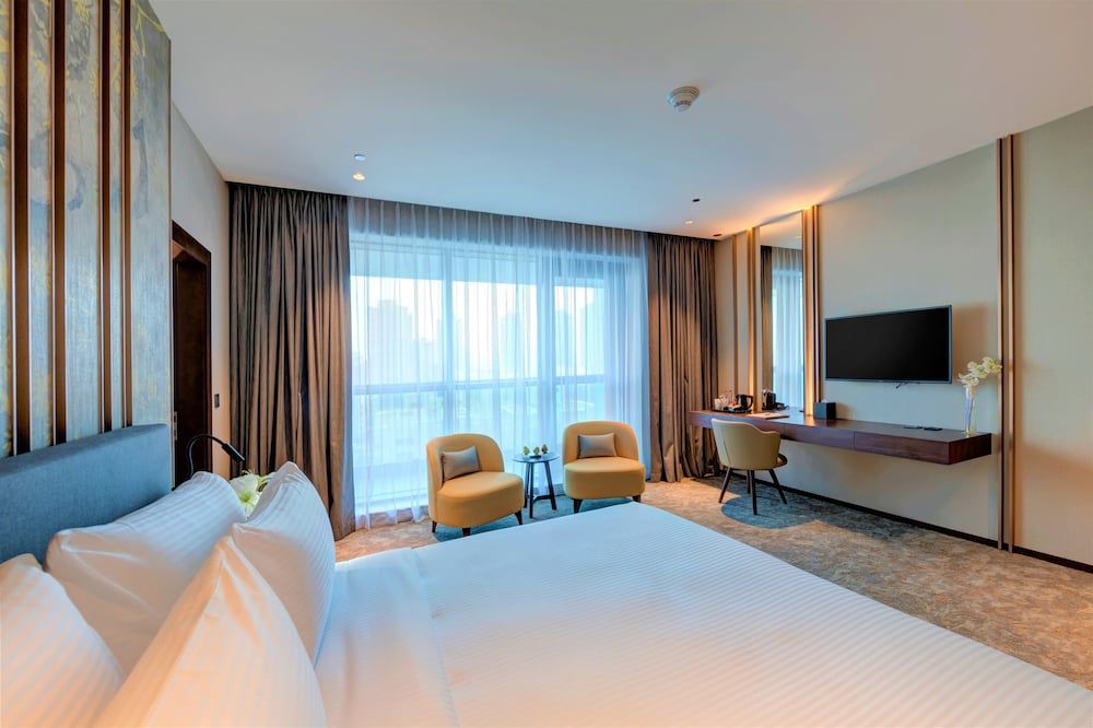 Deluxe Room, 1 King Bed (Sky.)