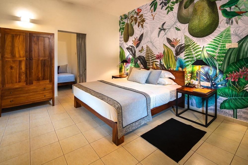 undefined The Rosmead 5