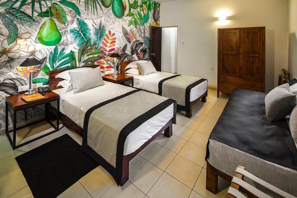 undefined The Rosmead 2