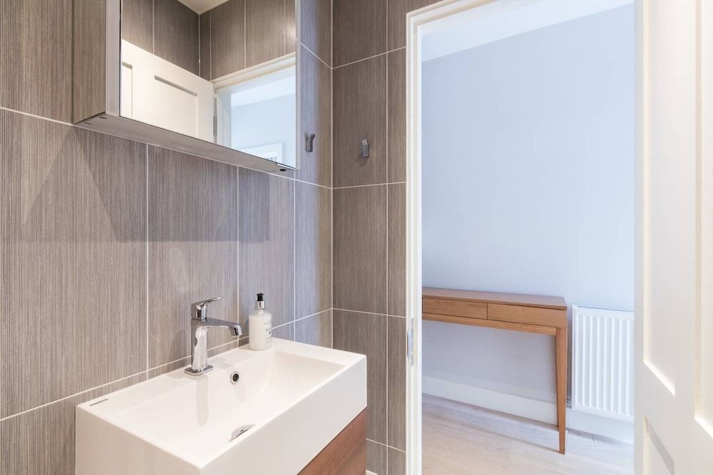 Beautiful Brook Green 2 bed Flat, Close to Tube Apartment (2 Bedrooms) 6