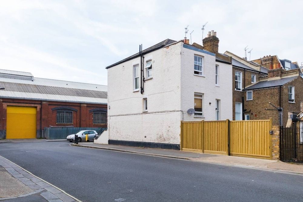 undefined Beautiful Brook Green 2 bed Flat, Close to Tube 2