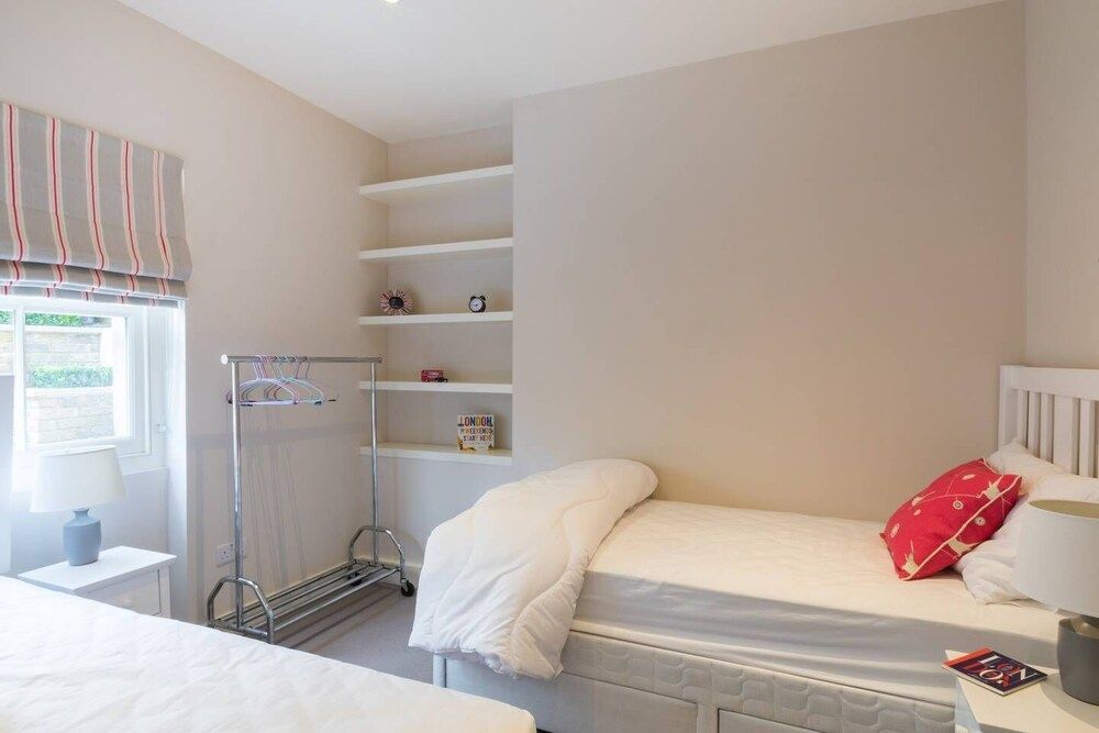 Beautiful Brook Green 2 bed Flat, Close to Tube Apartment (2 Bedrooms) 4