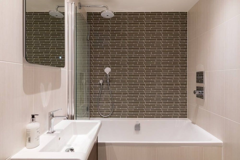 Beautiful Brook Green 2 bed Flat, Close to Tube Apartment (2 Bedrooms) 7