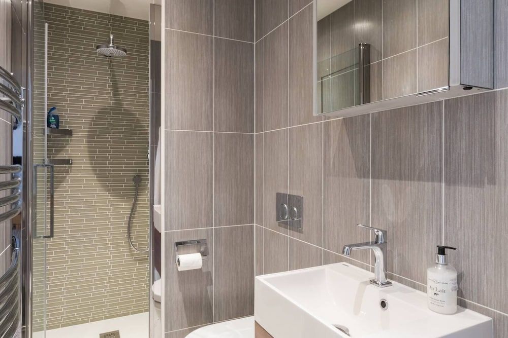 Beautiful Brook Green 2 bed Flat, Close to Tube Apartment (2 Bedrooms) 8