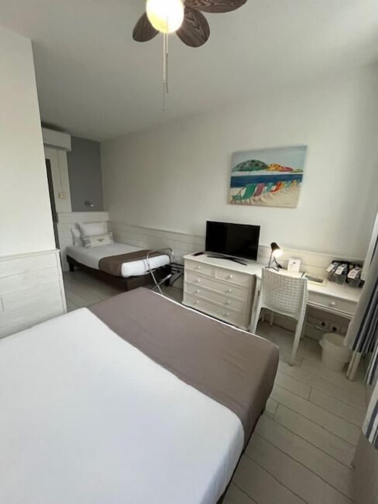 The Originals Boutique, Hôtel Miramar Standard Triple Room 2