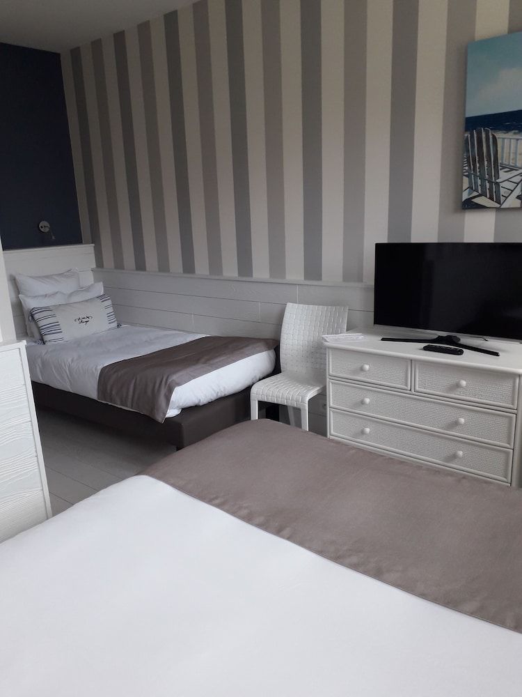 The Originals Boutique, Hôtel Miramar Standard Triple Room 3