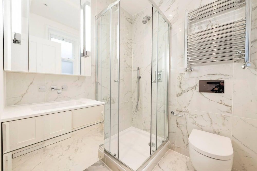 undefined Light and Airy Central Three Bed Flat 4