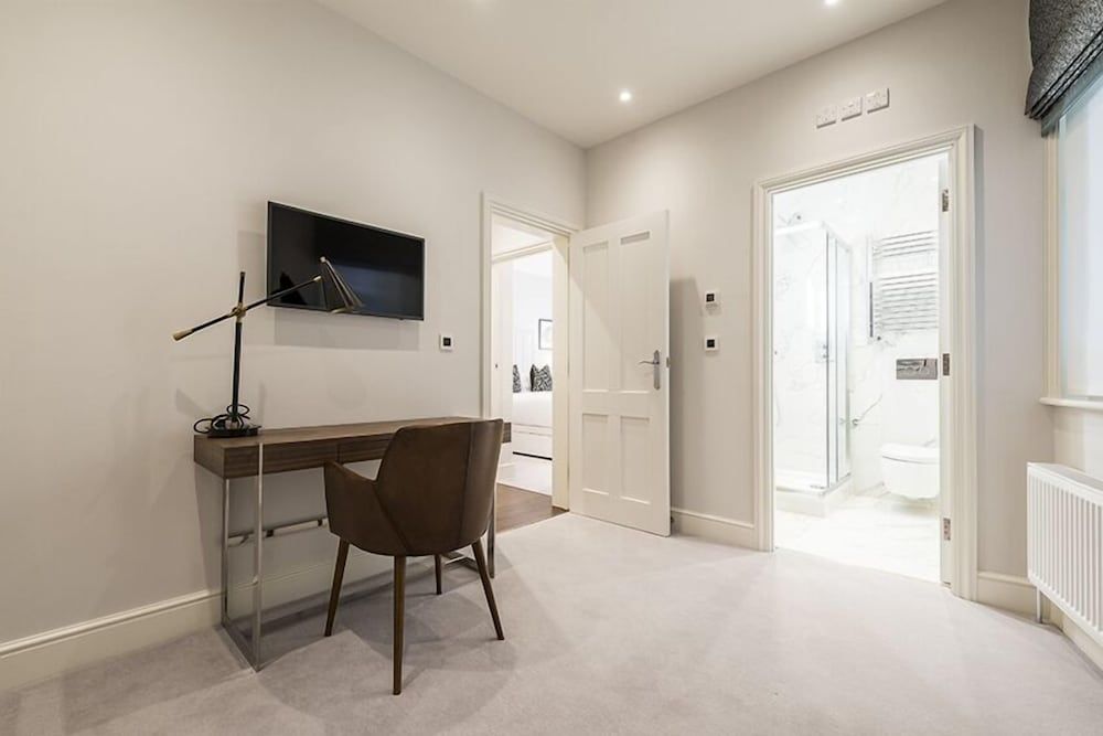 undefined Luxury Three Bedroom - Flat 122 Lower Ground Floor 7