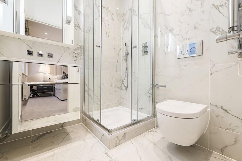 undefined Luxury Three Bedroom - Flat 122 Lower Ground Floor 6