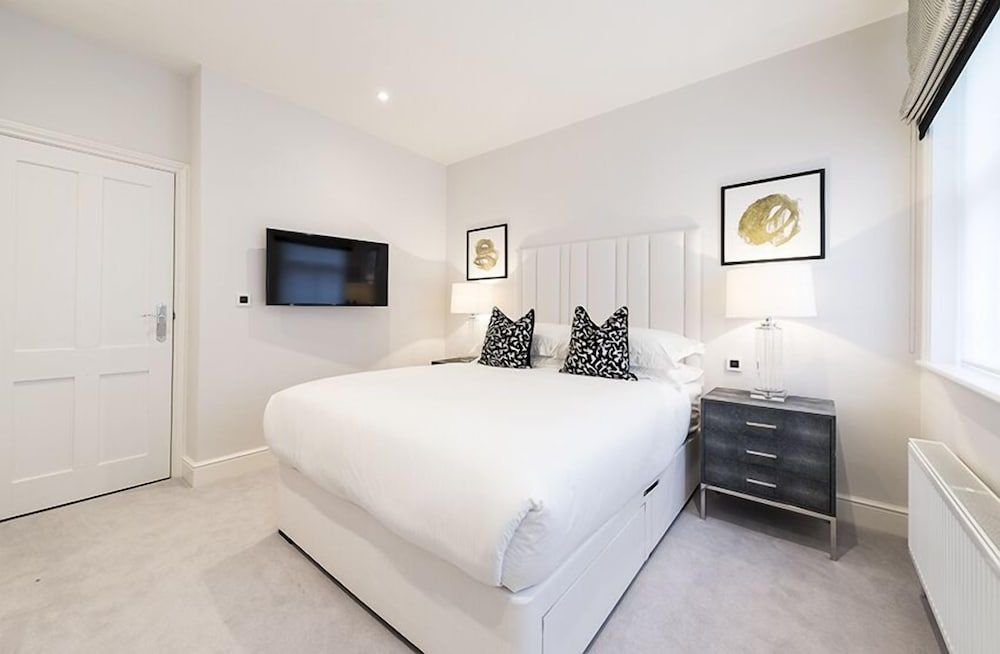 undefined Luxury Three Bedroom - Flat 122 Lower Ground Floor 5