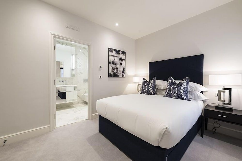 undefined Luxury Three Bedroom - Flat 122 Lower Ground Floor 4