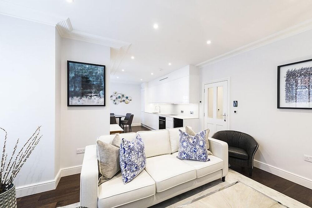 undefined Luxury Three Bedroom - Flat 122 Lower Ground Floor