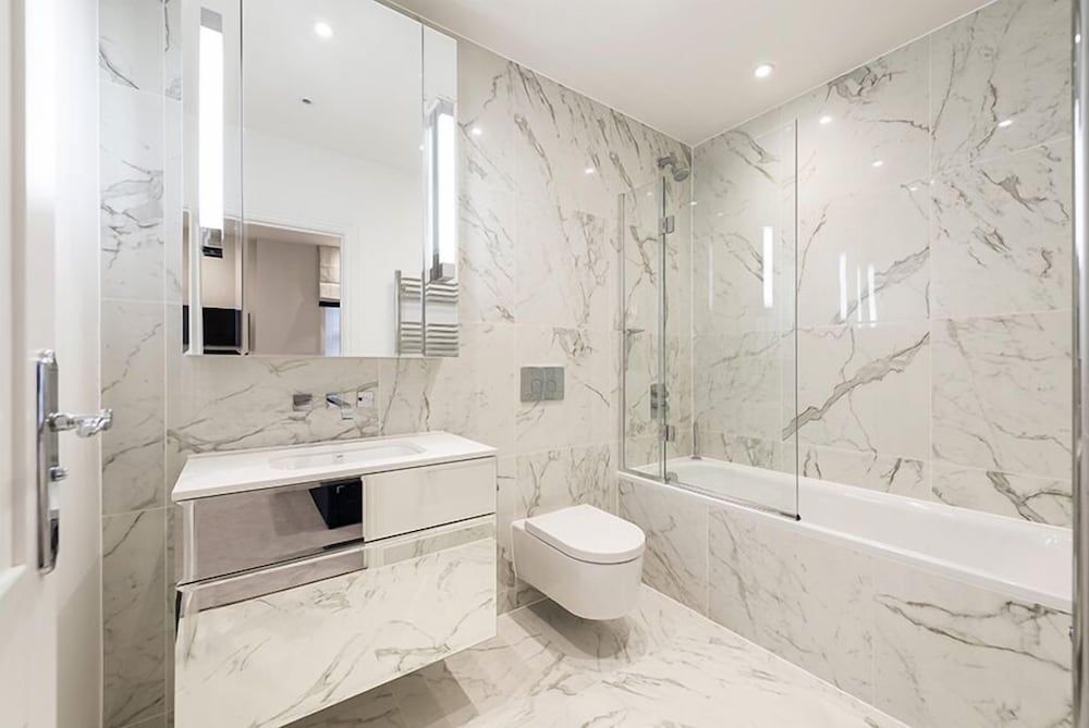 undefined Luxury Three Bedroom - Flat 122 Lower Ground Floor 3