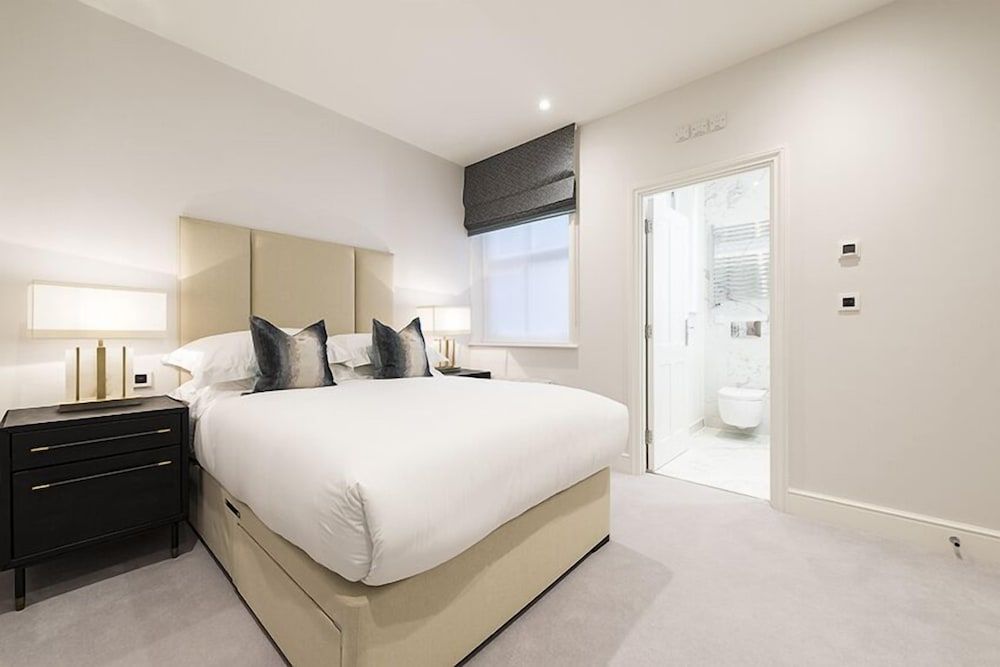 undefined Luxury Three Bedroom - Flat 121 Lower Ground Floor 3