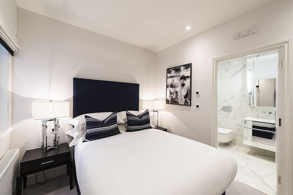 undefined Luxury Three Bedroom - Flat 121 Lower Ground Floor 6