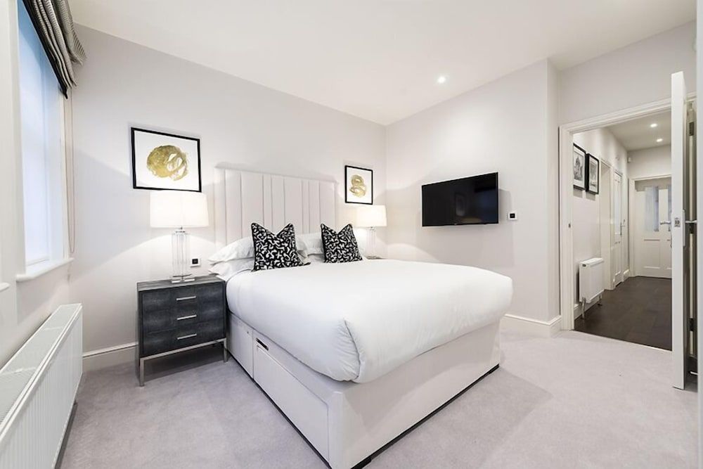 undefined Luxury Three Bedroom - Flat 121 Lower Ground Floor