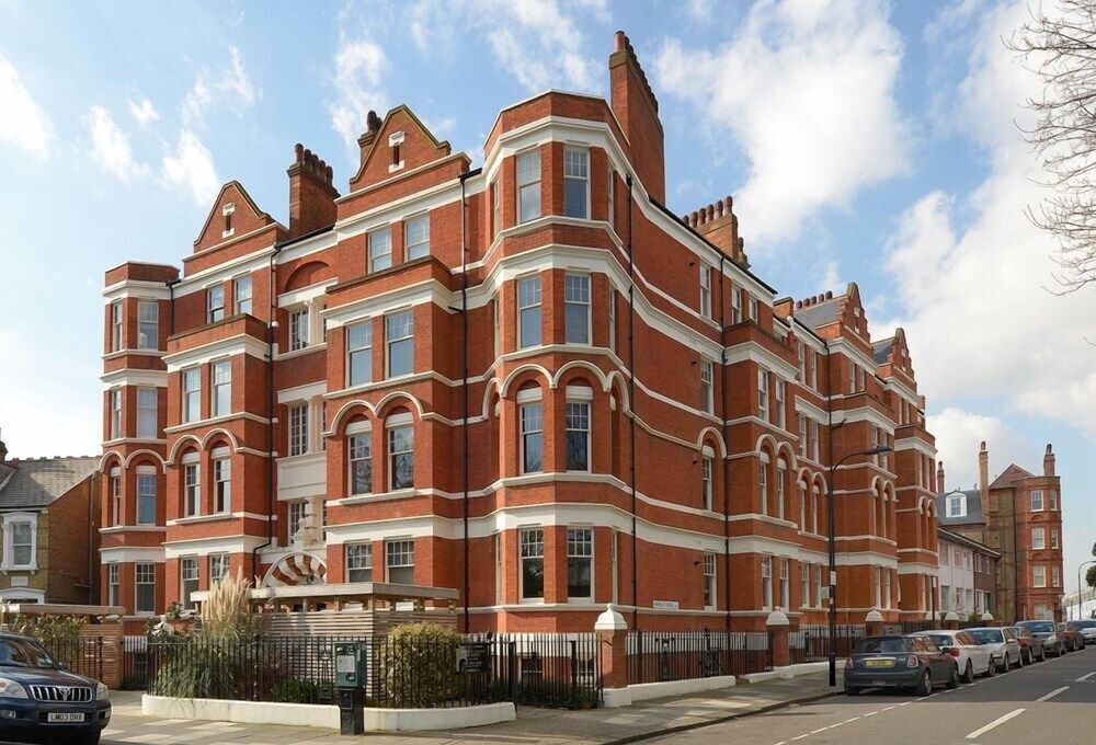 undefined Luxury Three Bedroom - Flat 121 Lower Ground Floor 8