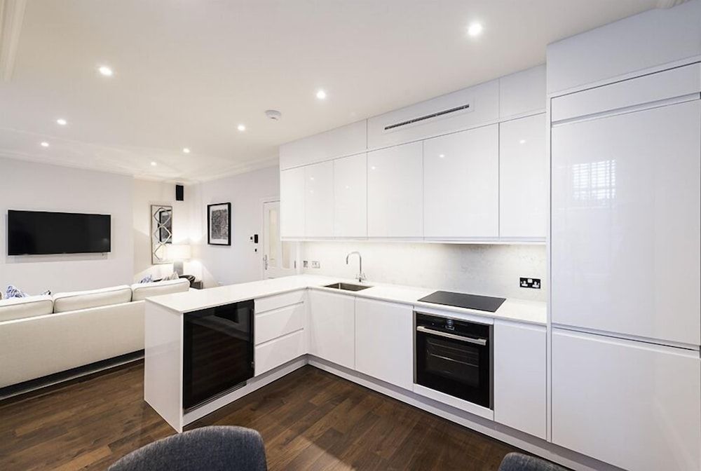 undefined Luxury Three Bedroom - Flat 121 Lower Ground Floor 5