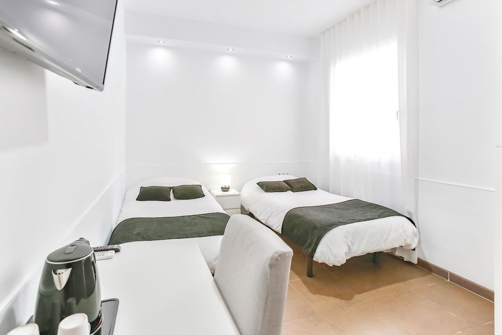 Laramond Barcelona Rooms Twin Room 4