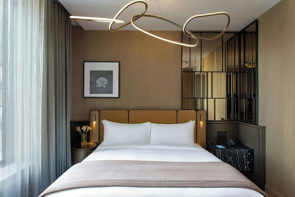 Club Room, 1 King Bed (Mobility Accessible, Tub)