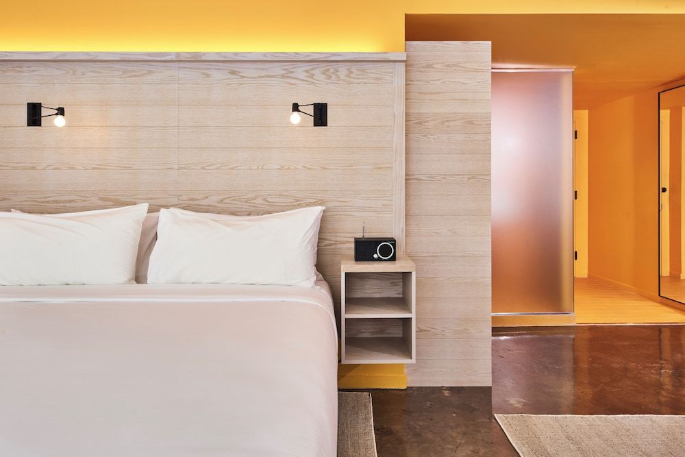 Radio Hotel Studio Suite, 1 King Bed 2