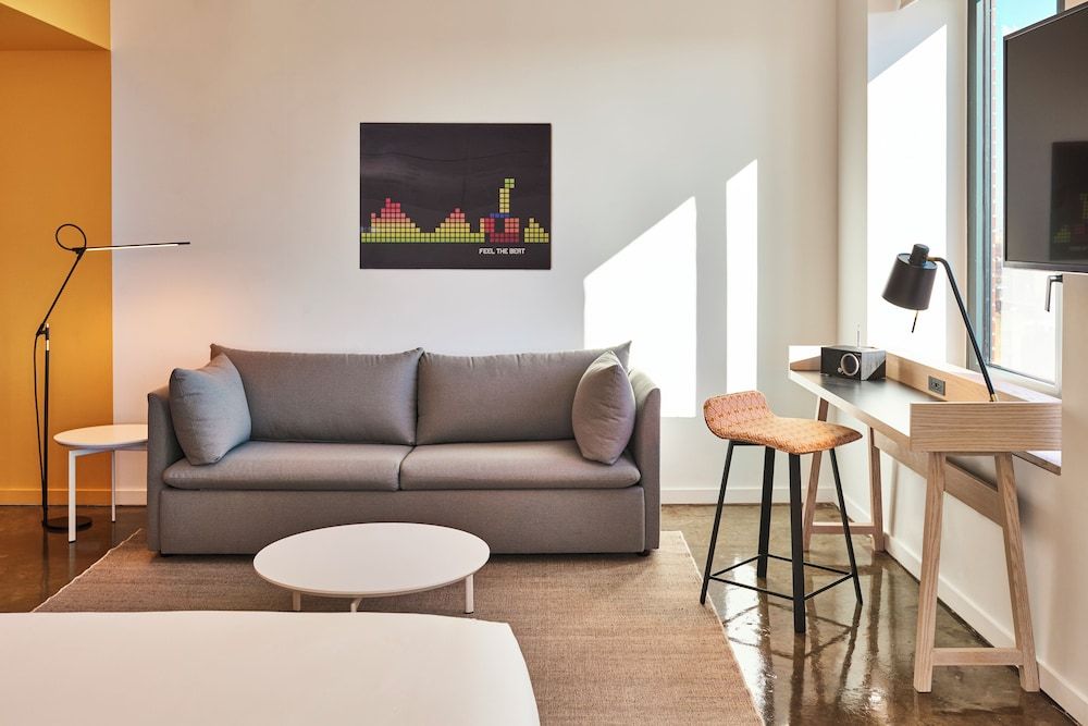 Radio Hotel Studio Suite, 1 King Bed 4