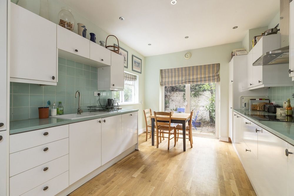 undefined JOIVY Charming 3 bed house with a rooftop terrace 2