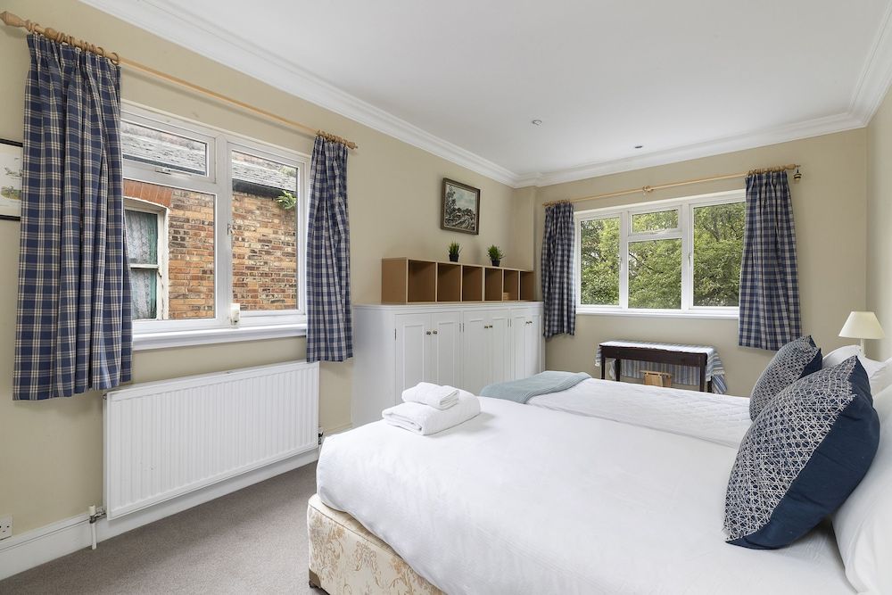 undefined JOIVY Charming 3 bed house with a rooftop terrace