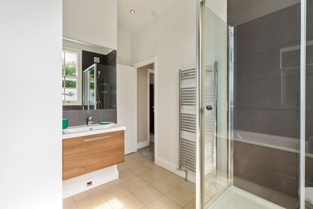 Camden Home - Barracks Properties Superior House, Private Bathroom 18