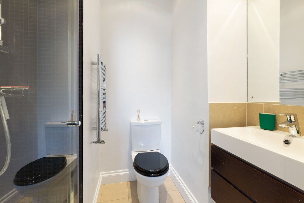 Camden Home - Barracks Properties Superior House, Private Bathroom 20