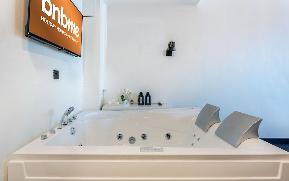 undefined St-Lago Vista Tower-1412 by bnbme homes 7