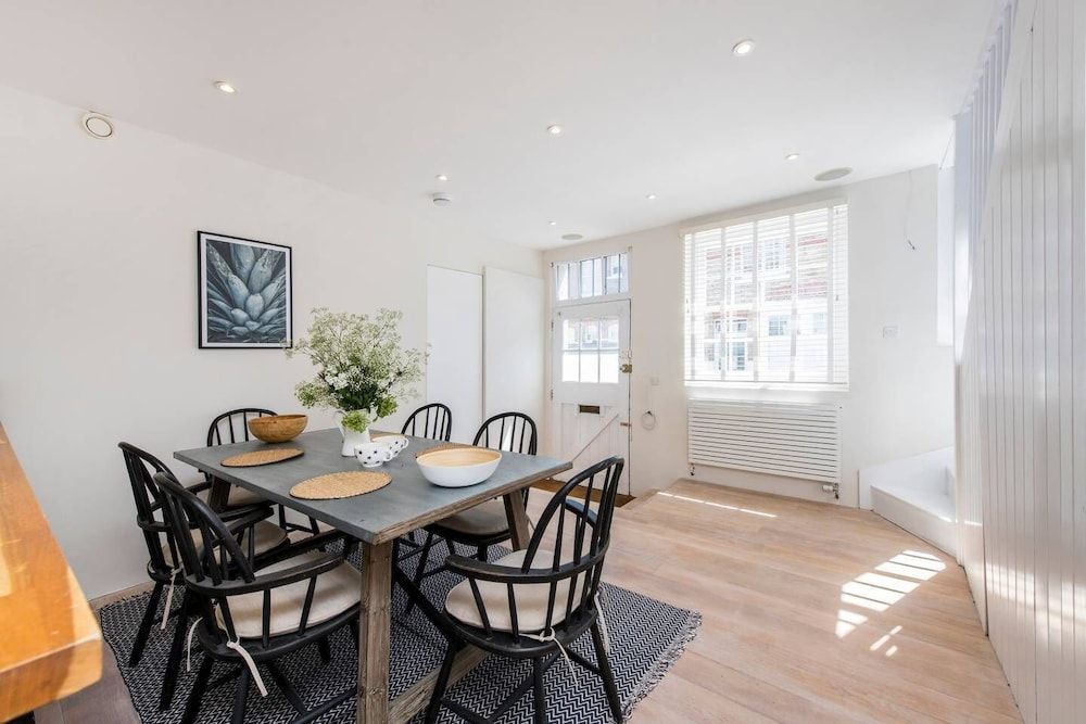 undefined 3-bed Mews House, Battersea 5
