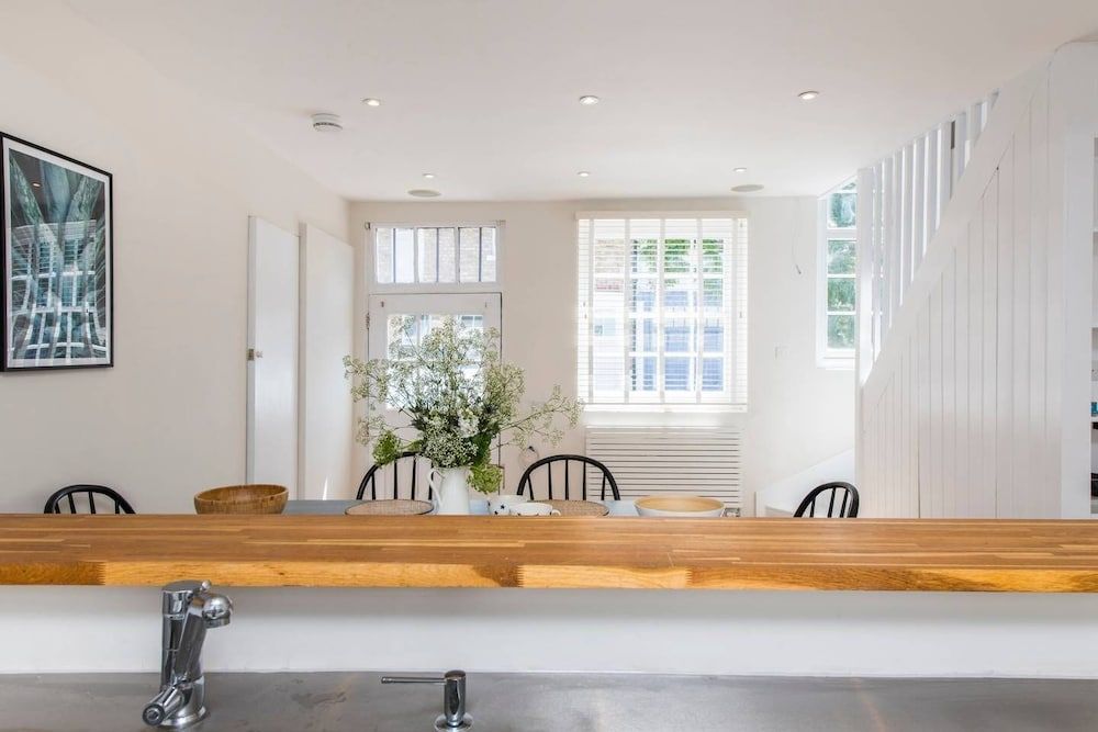 undefined 3-bed Mews House, Battersea 2