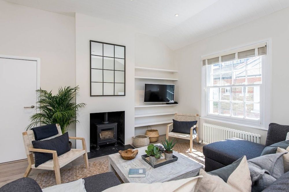 3-bed Mews House, Battersea House (3 Bedrooms) 22
